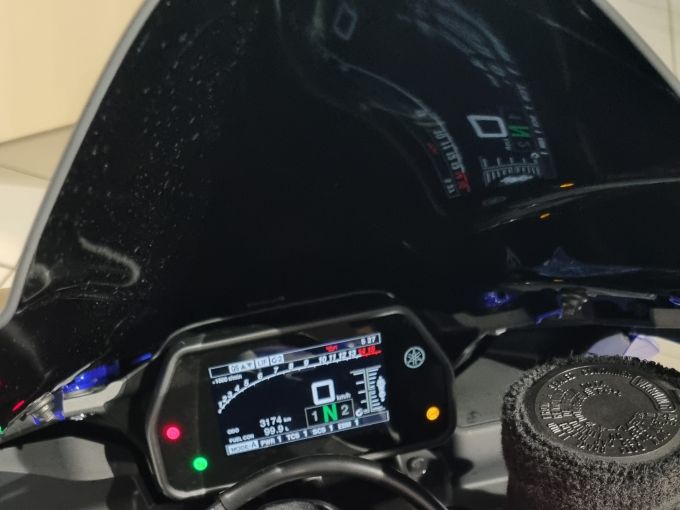 YAMAHA R1 4