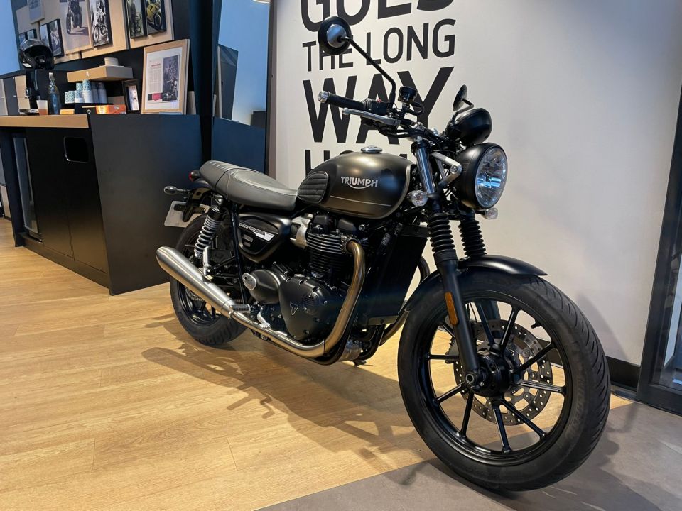 TRIUMPH SPEED TWIN 900 4
