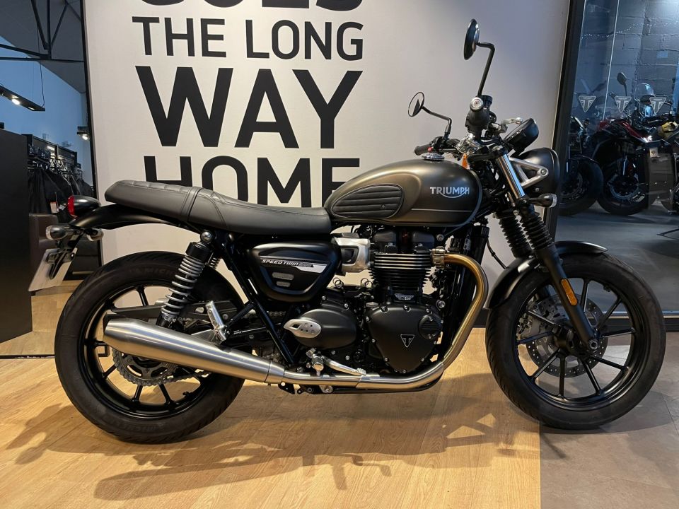 TRIUMPH SPEED TWIN 900 4