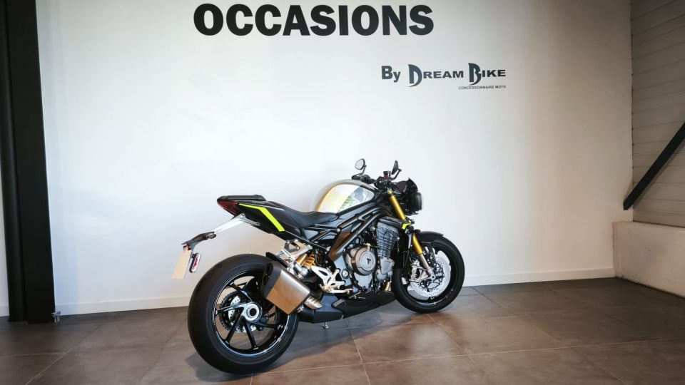 TRIUMPH SPEED TRIPLE 1200 RS 4