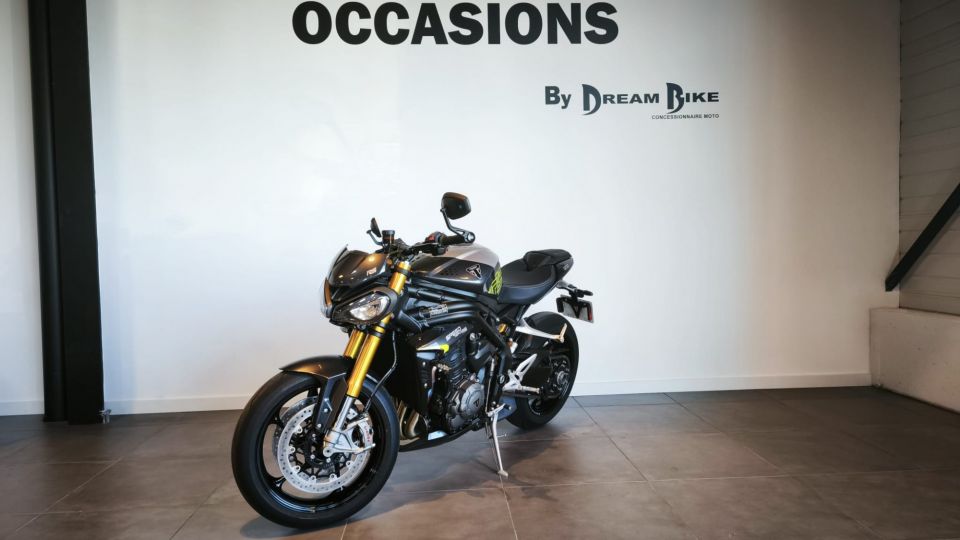 TRIUMPH SPEED TRIPLE 1200 RS 4