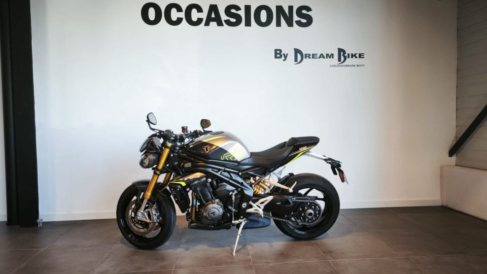 TRIUMPH SPEED TRIPLE 1200 RS 4