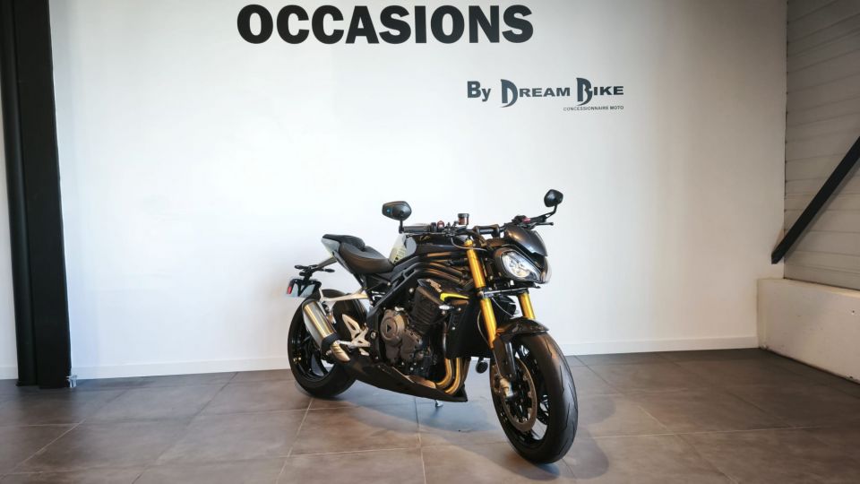 TRIUMPH SPEED TRIPLE 1200 RS 4