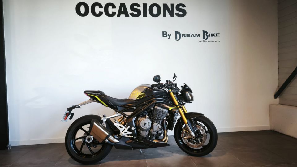 TRIUMPH SPEED TRIPLE 1200 RS 4