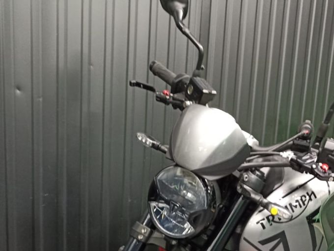TRIUMPH TRIDENT 660 4