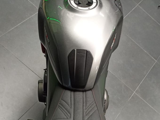 TRIUMPH TRIDENT 660 4