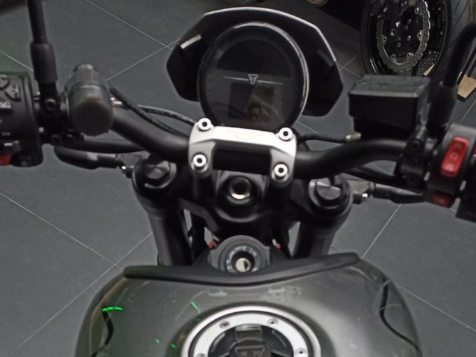 TRIUMPH TRIDENT 660 4