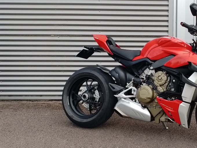 DUCATI STREETFIGHTER V4S 4