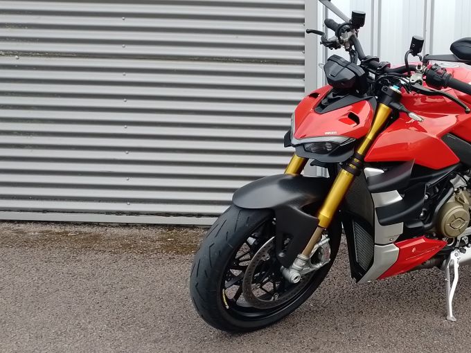 DUCATI STREETFIGHTER V4S 4