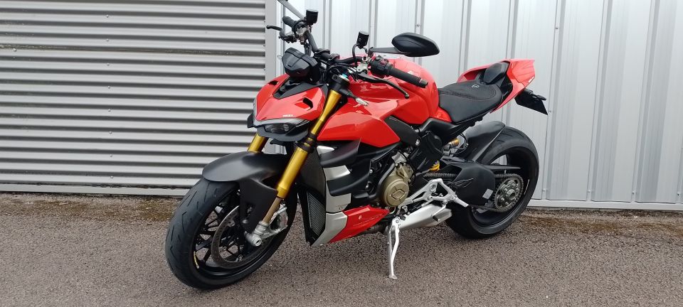 DUCATI STREETFIGHTER V4S 4