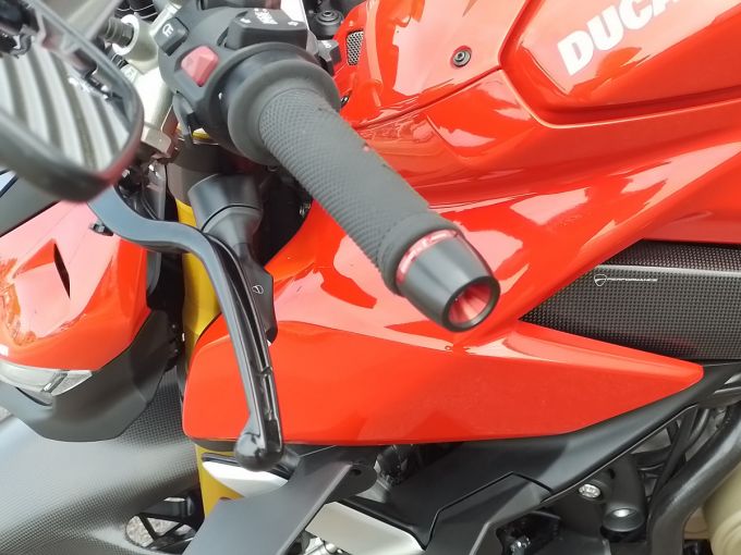 DUCATI STREETFIGHTER V4S 4