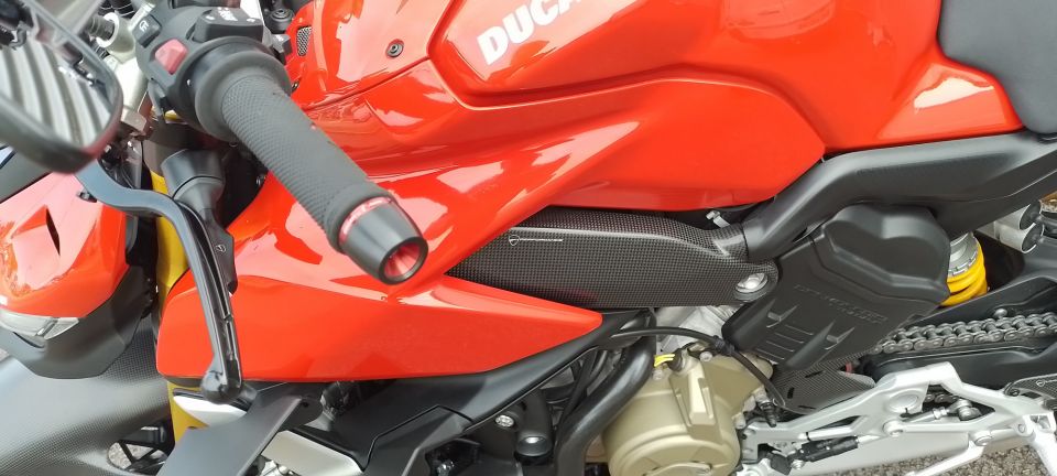 DUCATI STREETFIGHTER V4S 4