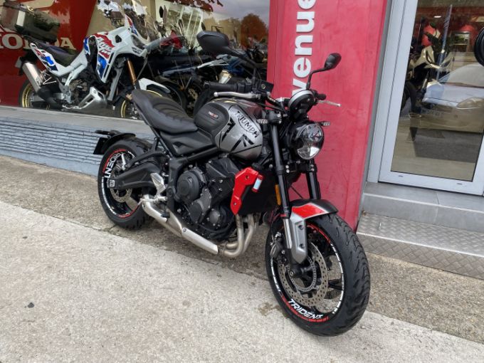 TRIUMPH TRIDENT 660 4