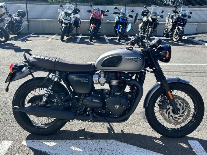 TRIUMPH BONNEVILLE T120 4