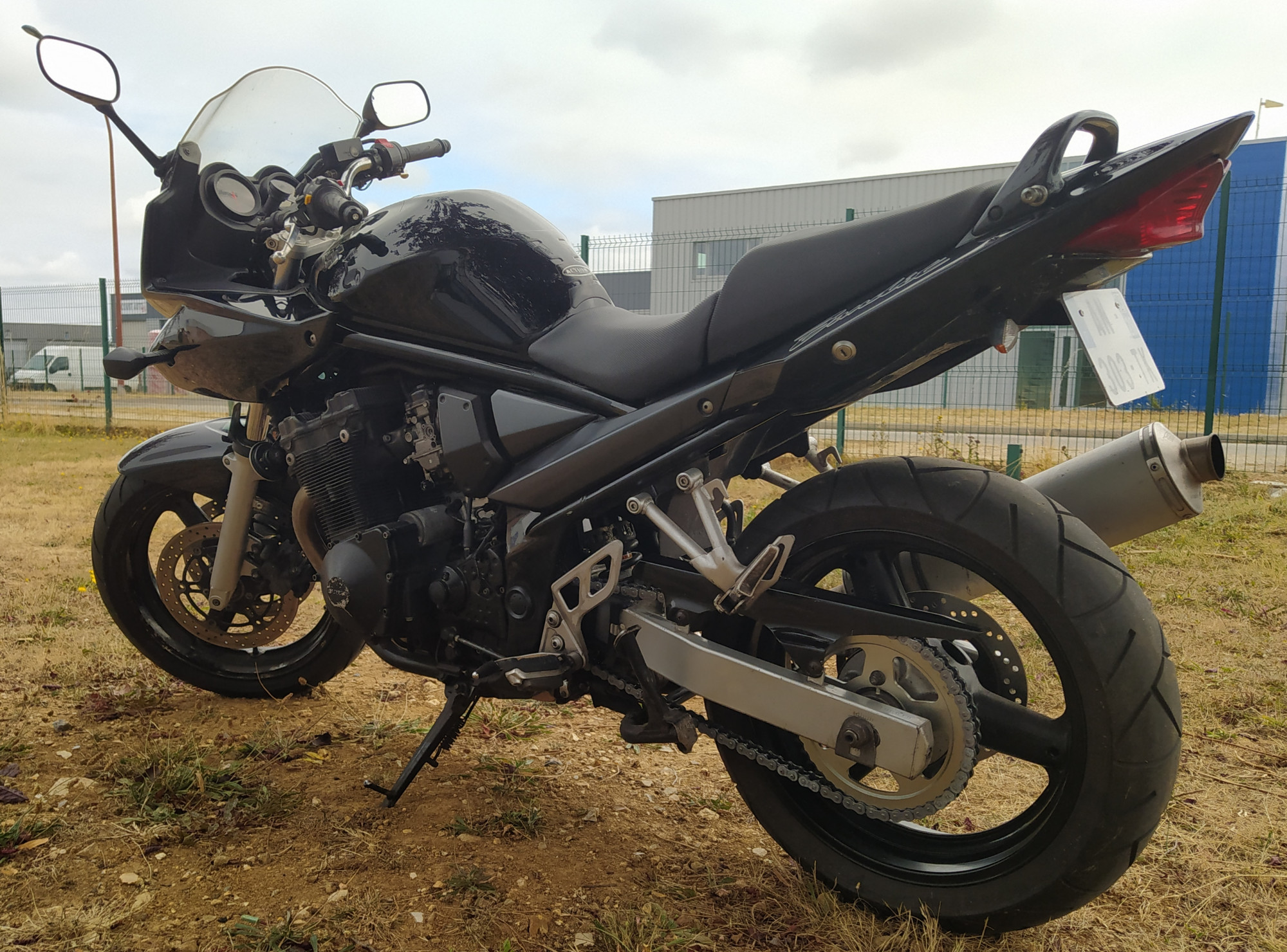 SUZUKI BANDIT 650 S 2006 650 cm3 moto routière 78 000 km Noir 28100 Dreux SUZUKI BANDIT 650 S 2006 650 cm3 moto routière 78 000 km Noir 28100 Dreux