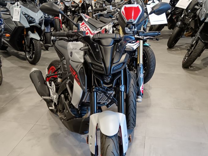 YAMAHA MT-125 ABS 4