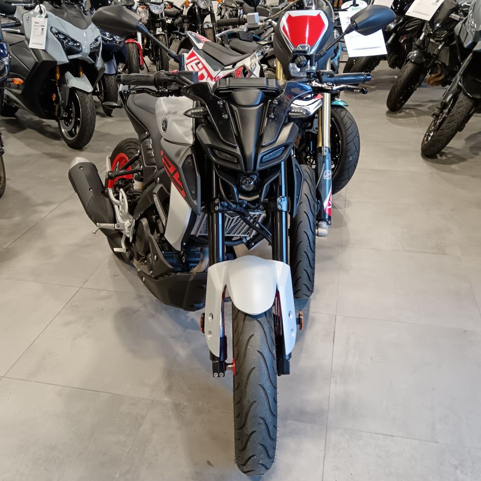 YAMAHA MT-125 ABS 4
