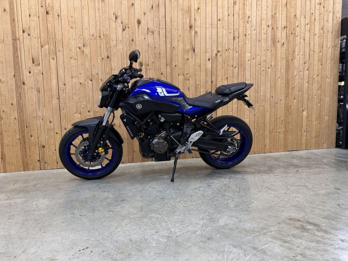 YAMAHA MT-07 4