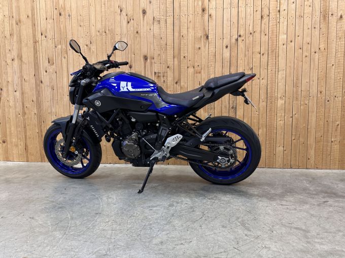 YAMAHA MT-07 4