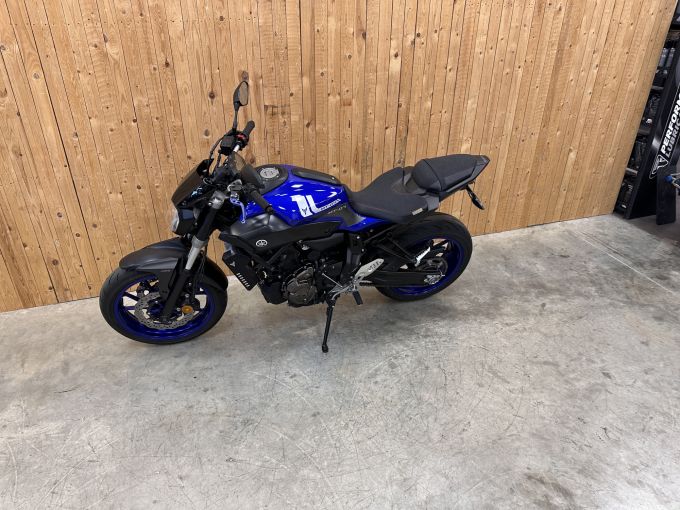 YAMAHA MT-07 4
