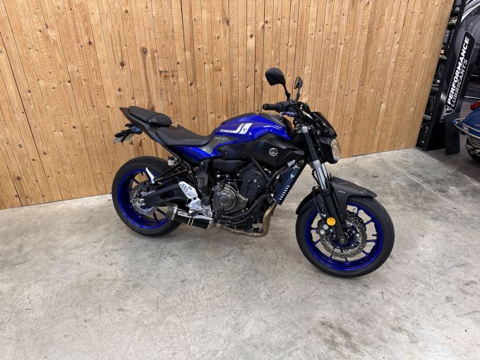 YAMAHA MT-07 4