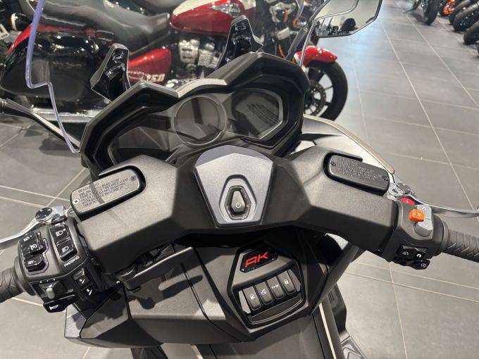 KYMCO AK 550 4