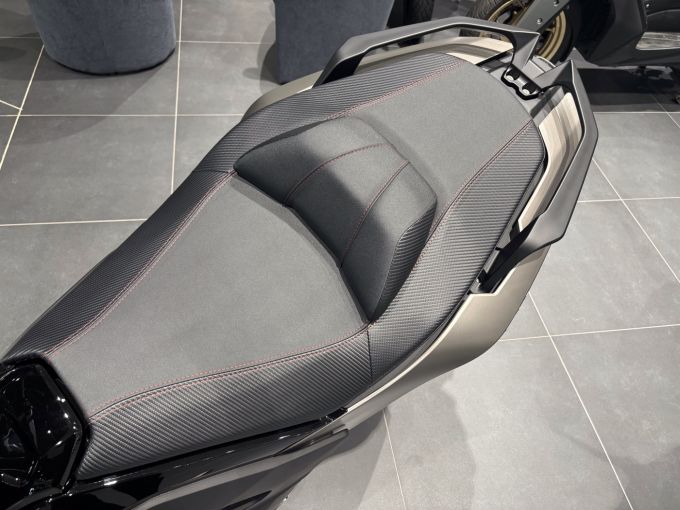 KYMCO AK 550 4