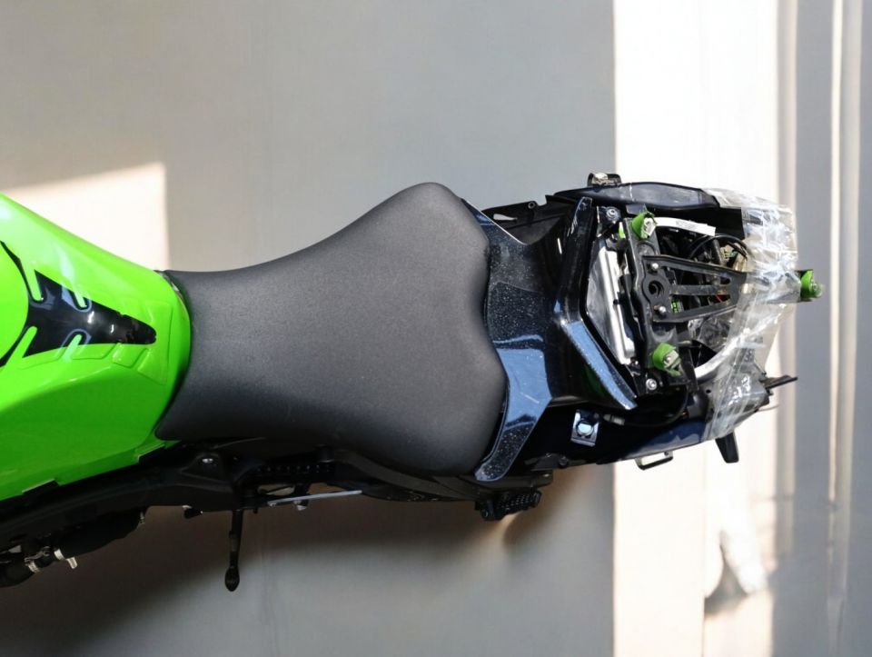 KAWASAKI ZX-6R 636 4