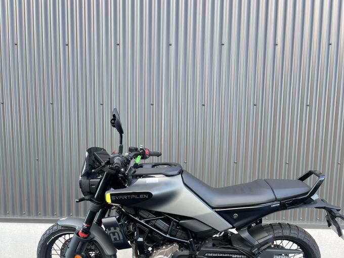 HUSQVARNA SVARTPILEN 125 ABS 4