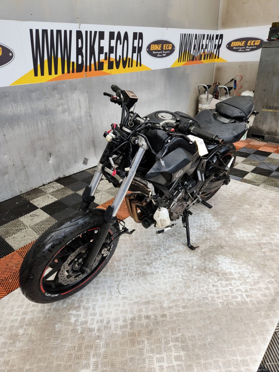 YAMAHA MT-07 4