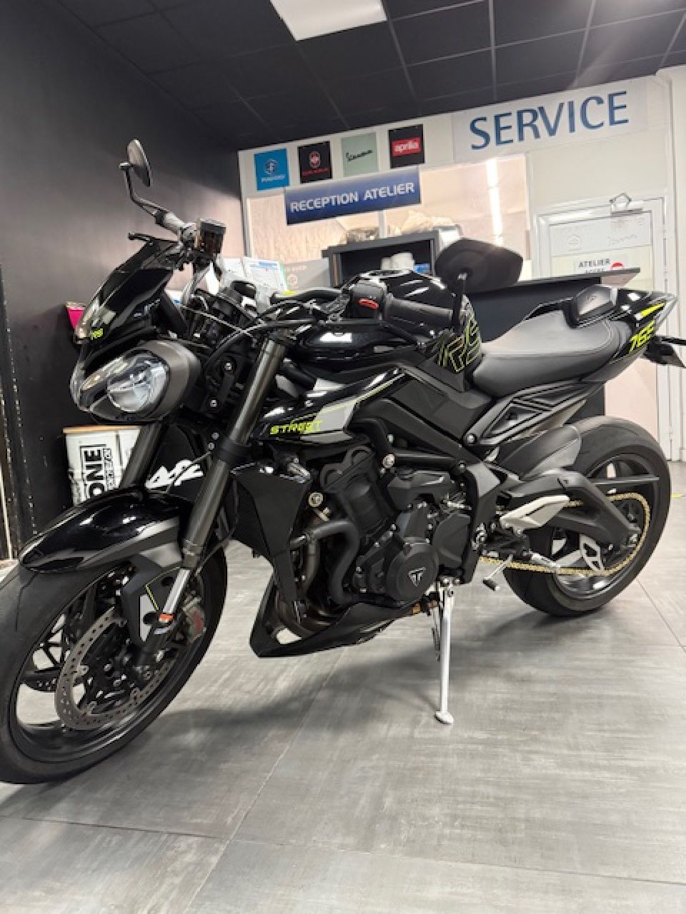 TRIUMPH STREET TRIPLE 765 RS 4