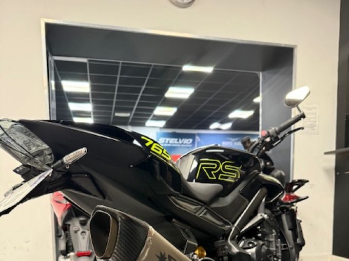 TRIUMPH STREET TRIPLE 675 RS 4