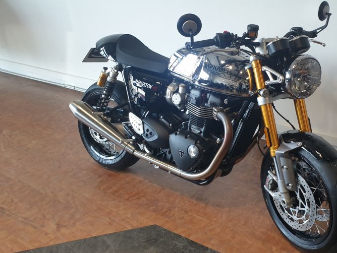 TRIUMPH THRUXTON 1200 RS 4