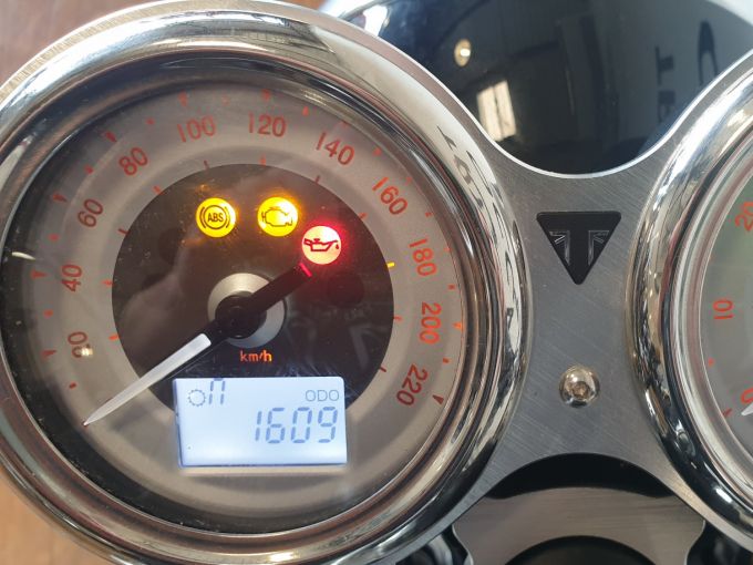 TRIUMPH THRUXTON 1200 RS 4