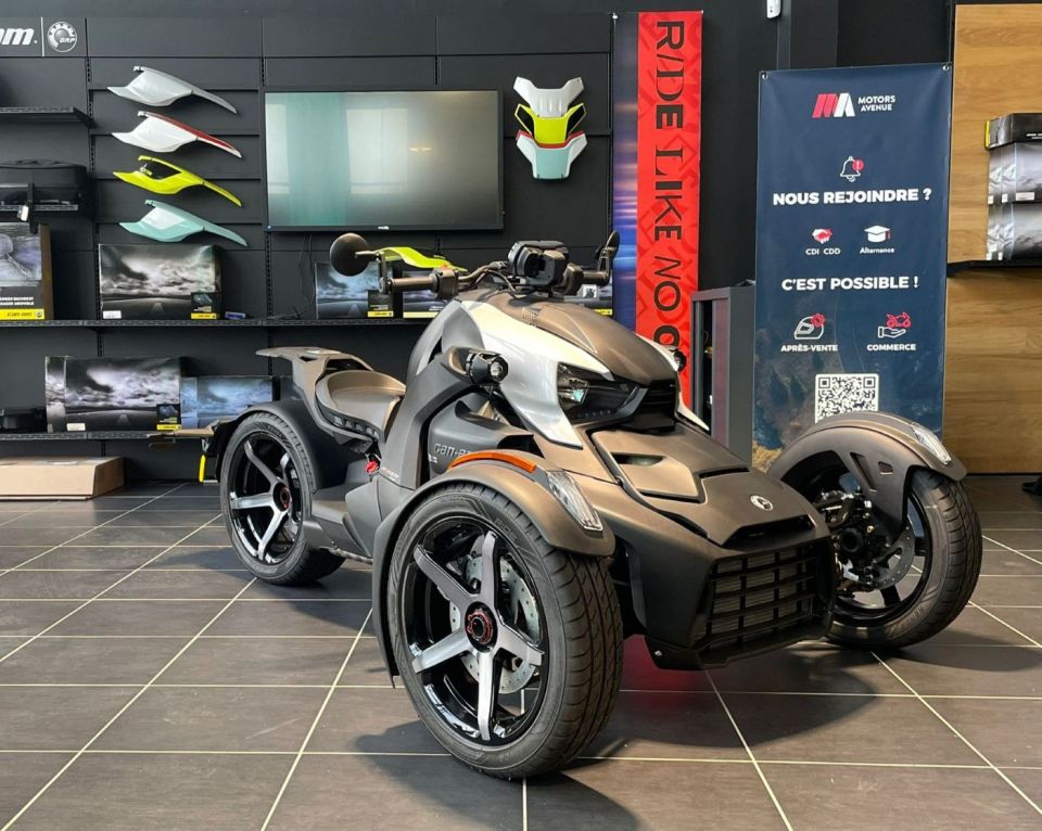 CAN-AM SPYDER 4
