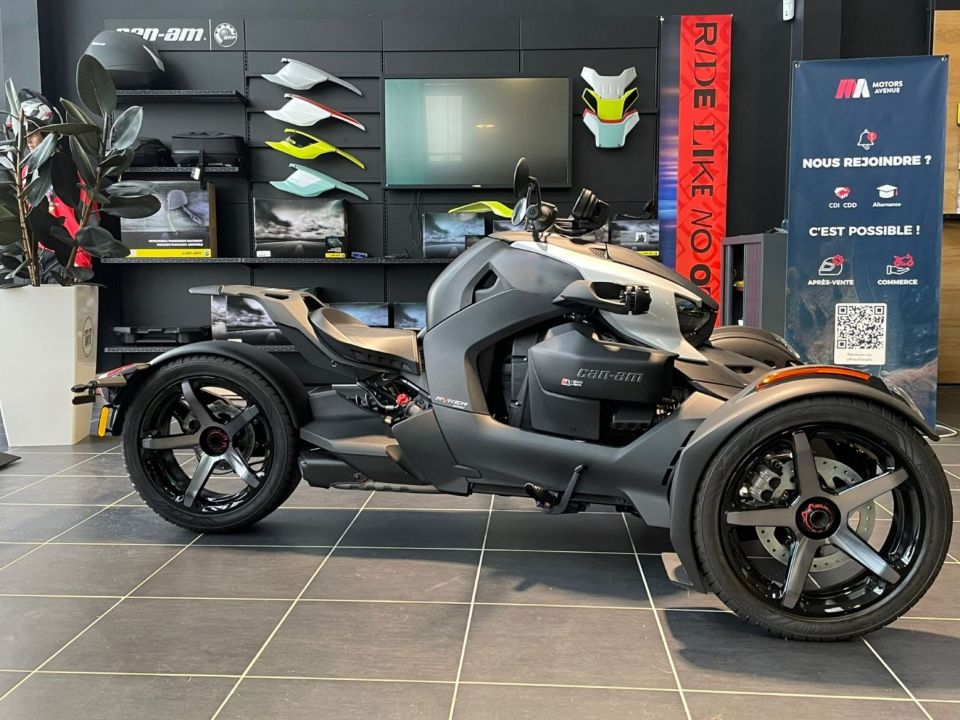 CAN-AM SPYDER 4