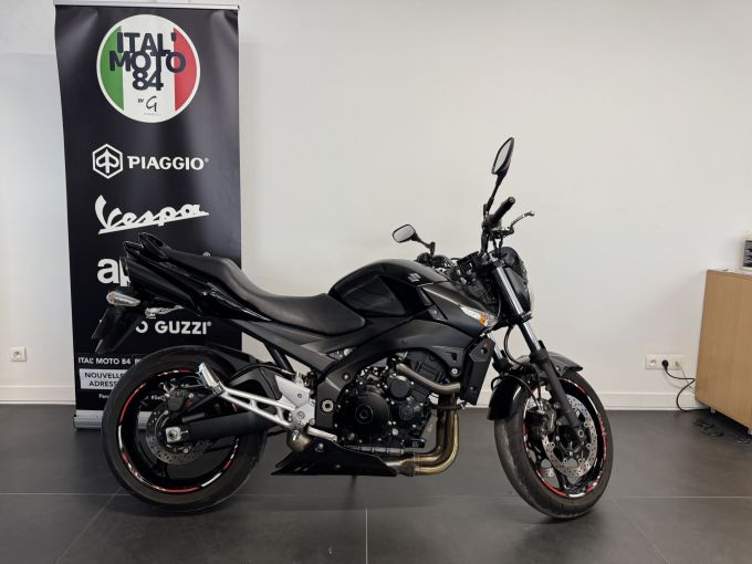 SUZUKI GSR 600 4