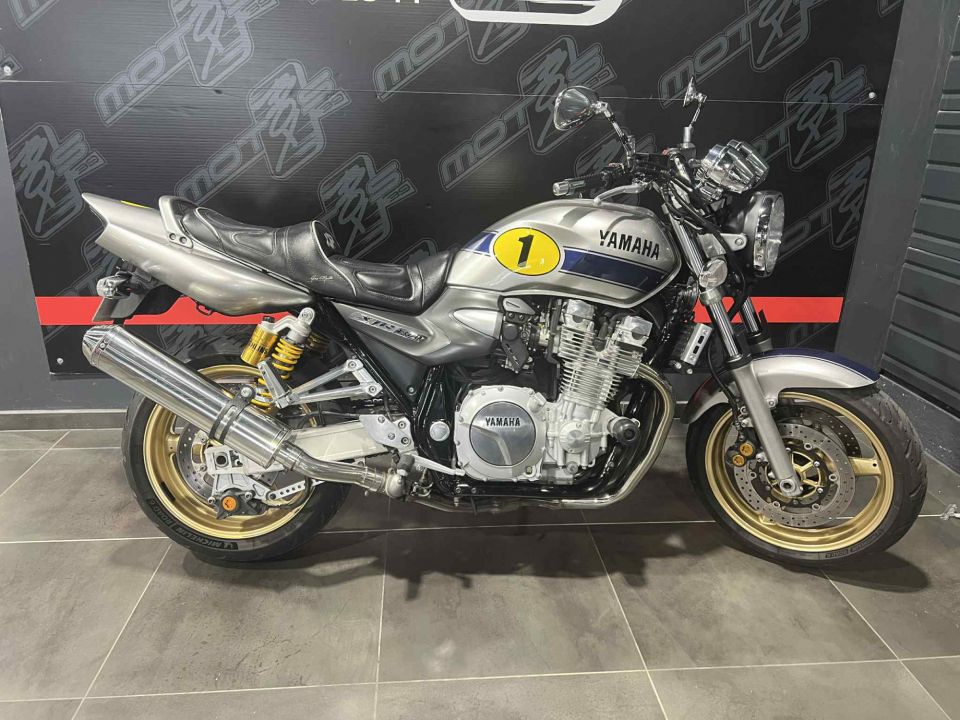 YAMAHA XJR 1300 SP 4