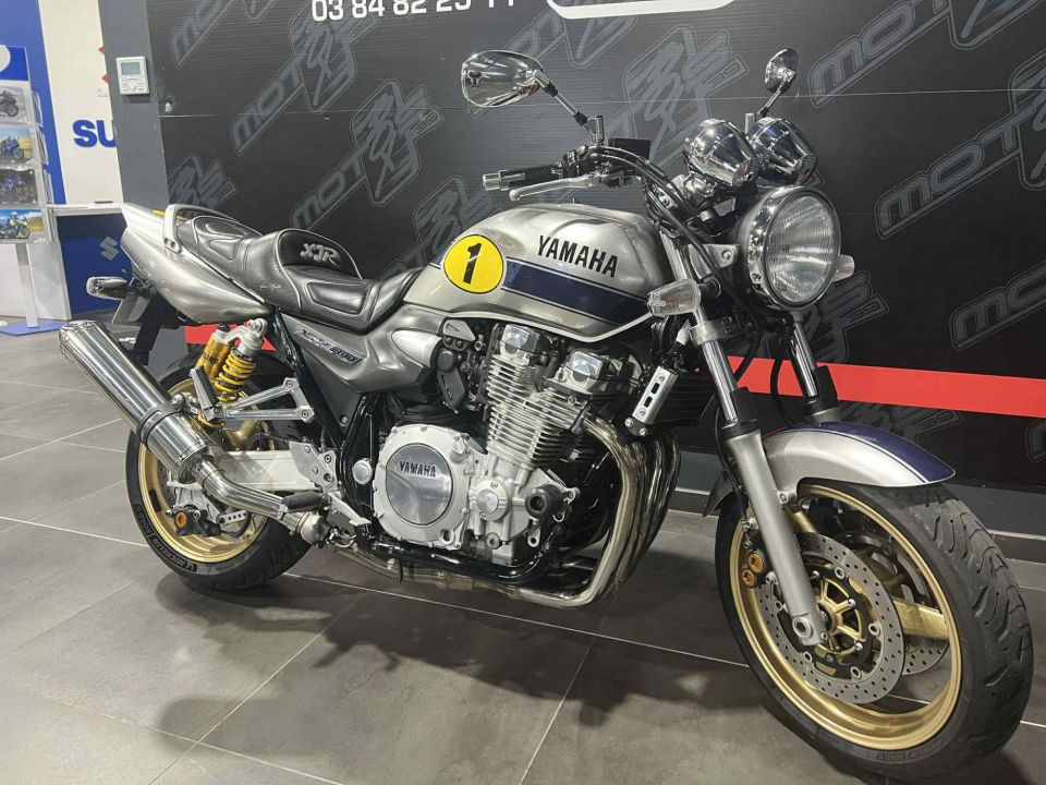 YAMAHA XJR 1300 SP 4