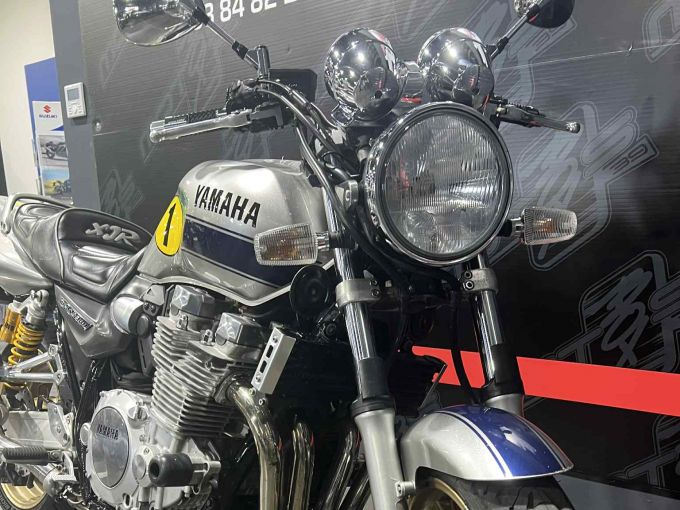 YAMAHA XJR 1300 SP 4