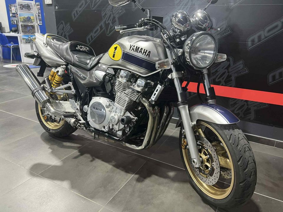 YAMAHA XJR 1300 SP 4