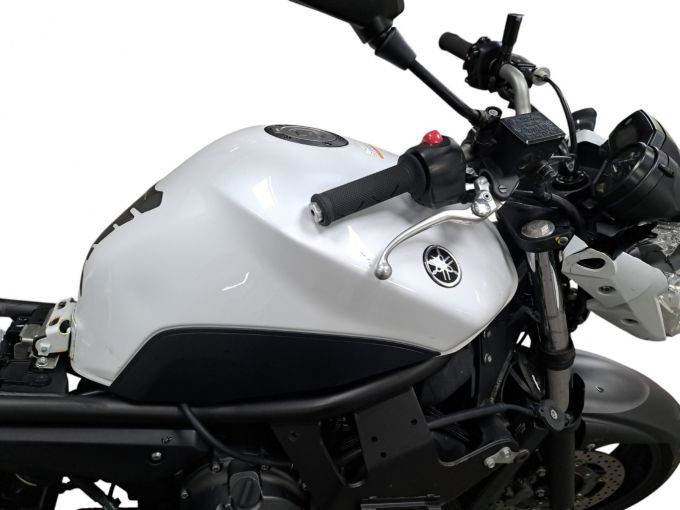YAMAHA XJ6 4