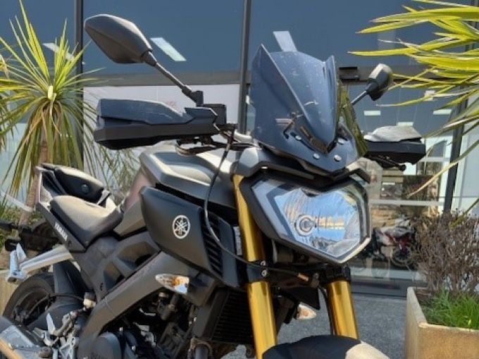 YAMAHA MT-125 4