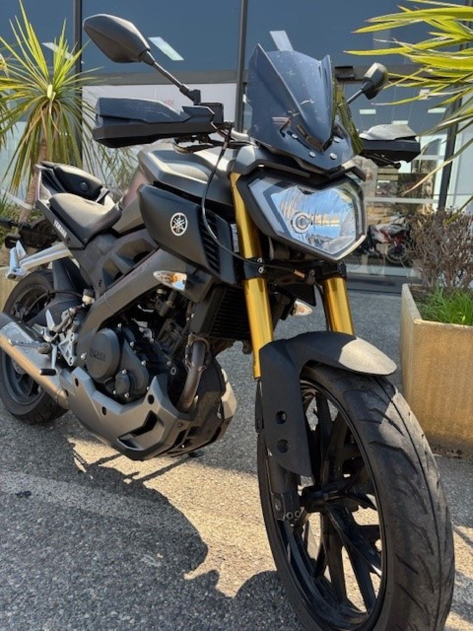 YAMAHA MT-125 4