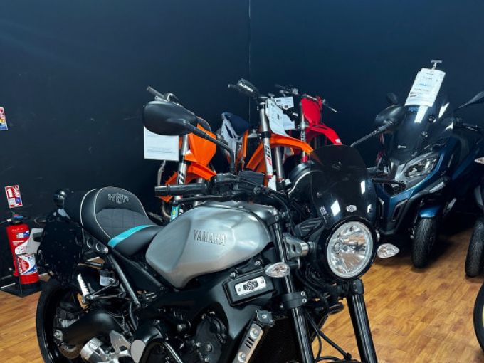 YAMAHA XSR  900 4