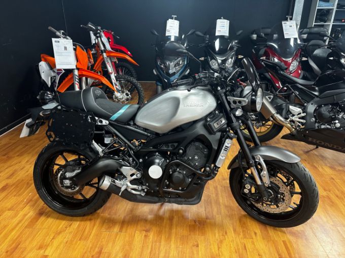 YAMAHA XSR  900 4