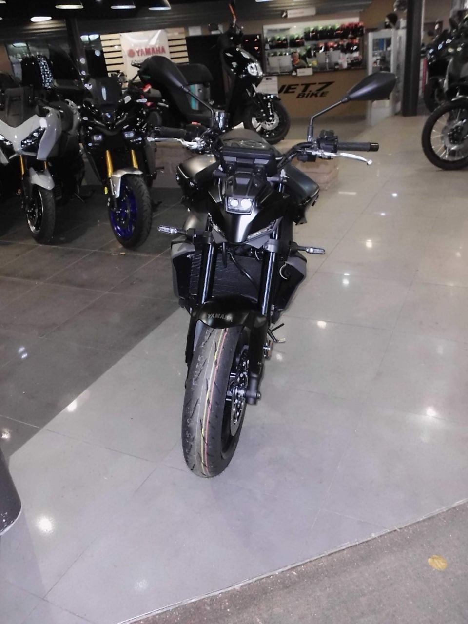 YAMAHA MT-09 4