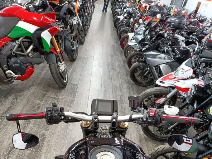 YAMAHA XSR 900 4