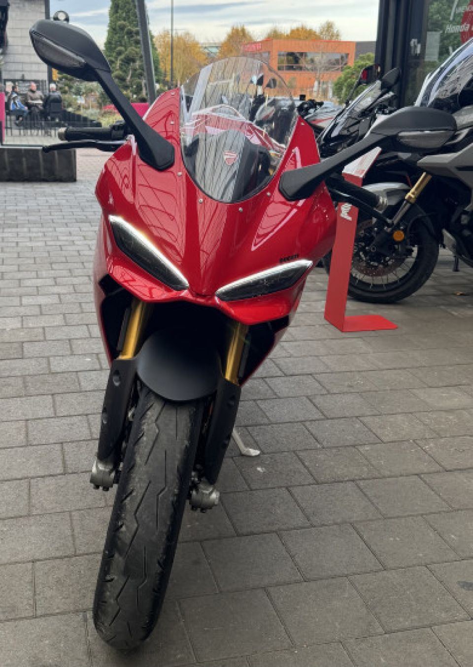 DUCATI PANIGALE V2 S 4