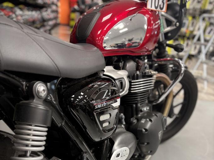 TRIUMPH SPEED TWIN 900 4
